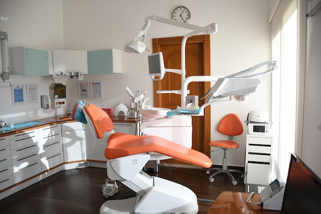 Comparing Dental Crown Costs With and Without Insurance