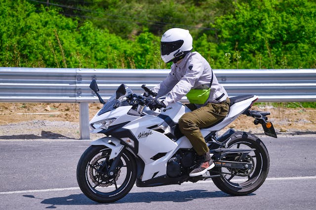 this-is-how-you-rent-a-motorbike-in-athens